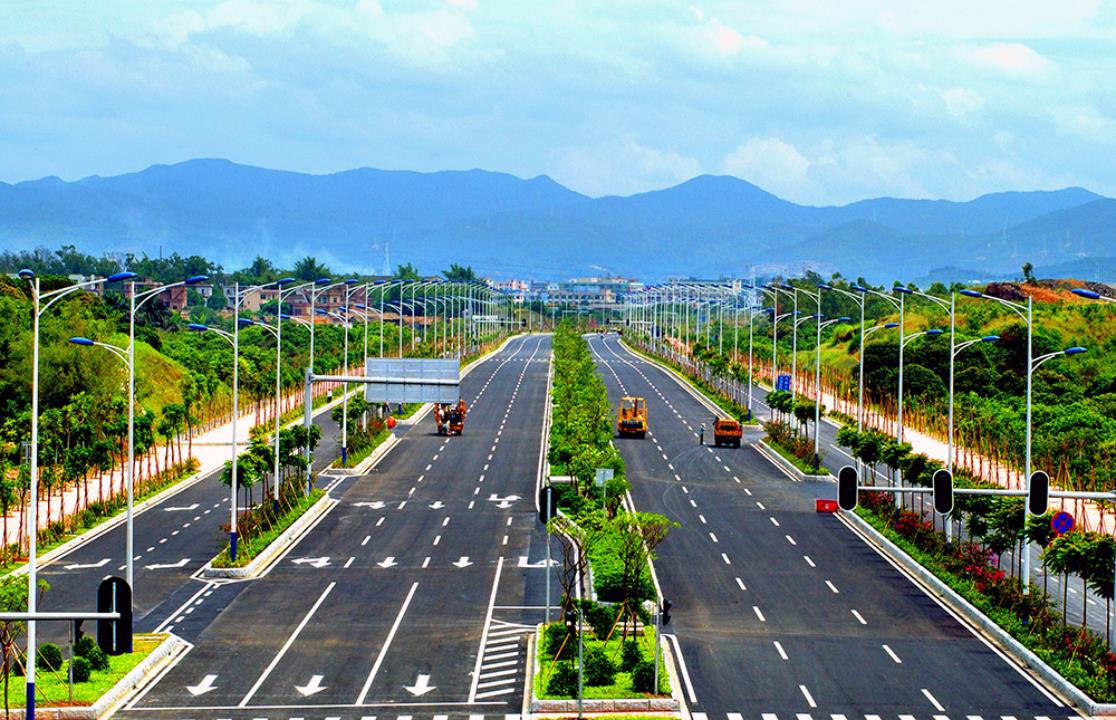 花都区积极建设智能网联汽车道路测试先行试点区.jpg